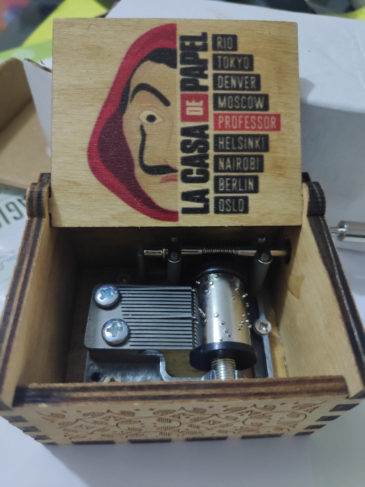 Caja musical de madera serie la casa de papel
